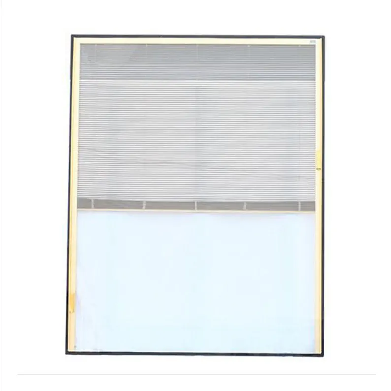 نوافذ متكاملة ذات ستائر من طراز فينيسيا مع إطار من الألومنيوم وزجاج مدمج لعزل الهواء البارد والتحكم في أشعة الشمس
