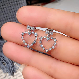 Boucles d'oreilles pendantes Cœur Blanc Champagne en Argent 925 avec Strass en Cristal Sertis Griffe, Bijoux Romantiques pour Mariage Femme - Product Image 4