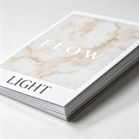Brochure magazine personnalisée en carton blanc avec impression HD, écologique, pour services d'emballage et d'impression sur mesure, couverture de vêtements