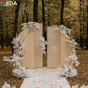 ซุ้มโค้งเหล็กสีเหลืองรูปพัดสำหรับงานวันเกิดกลางแจ้งสมัยใหม่ LEDA ฉากหลังแบบคอมโพสิตสำหรับงานแต่งงาน - Product Image 4