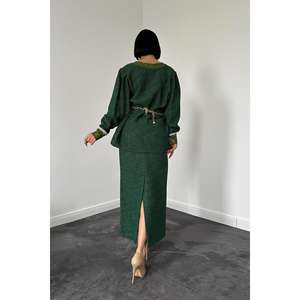 Ensemble élégant pour femme en twill vert, jupe midi à manches longues avec ceinture, tenue de mode écologique - Product Image 1