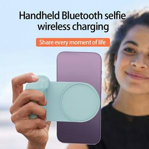 Carga mientras dispara el banco <span class=keywords><strong>de</strong></span> energía multifunción para exteriores Tipo-C Selfie Carga inalámbrica <span class=keywords><strong>Bancos</strong></span> <span class=keywords><strong>de</strong></span> energía magnéticos 2 en 1 - Product Image 2