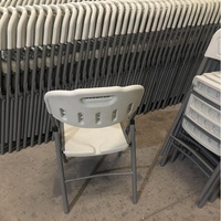 Chaise pliante moderne en plastique HDPE blanc et métal pour extérieur, idéale pour l'école, l'hôtel, l'hôpital, l'entrée, le jardin, le camping et les conférences