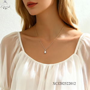 Ювелирный набор из четырех предметов: колье-капля, модный браслет, кольцо, серьги. Универсальный ювелирный комплект оптом. - Product Image 3