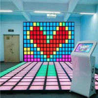Jeu laser 'Le sol est du lave' avec écran de jeu LED 30x30 cm, grille lumineuse interactive, jeux actifs et grille de danse LED au sol