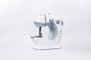 Máquina de Coser Mini Electrónica a Batería CE CB VOF <span class=keywords><strong>Fhsm</strong></span> 213 para Uso Doméstico, Motor de Una Sola Aguja (202 <span class=keywords><strong>Fhsm</strong></span>), Plástico Mejorado - Product Image 4