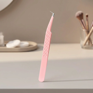 Pince à épiler de précision rose MORGANS INDUSTRIES, en acier inoxydable, pointe lisse, durable, fine, longueur 10 mm, pour application détaillée - Product Image 1