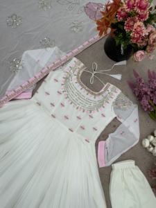 Conjunto de traje Anarkali de lujo Unity con bordado floral color marfil y dupatta - Product Image 6