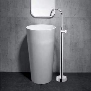 Robinet de douche autoportant moderne en laiton avec mitigeur monocommande et jet doux effet pluie, à poser au sol, pour appartement et hôtel - Product Image 4
