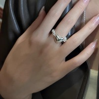 Benutzer definierte INS Nische Design verstellbar Sterling Silber Herzform Barock Perle Finger Elastic Rope Ring
