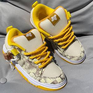 Niche origineel ontwerp casual broodjes-schoenen dames grote maat paar verdikte tong fluorescerend groen schedelpatroon mesh stof - Product Image 4