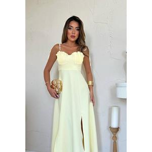 Elegante Vestido de Noche Amarillo de Satén con Escote Corazón, Silueta Ajustada con Abertura y Cintura Natural - Product Image 2