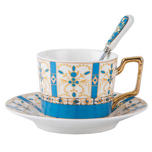 Ensemble tasse et soucoupe à café en porcelaine écologique de style nordique créatif avec bord doré et motif floral, capacité 300 ml, pour le thé de l'après-midi, avec cuillère - Product Image 1