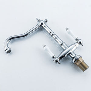Robinet d'évier de <span class=keywords><strong>cuisine</strong></span> européen <span class=keywords><strong>vintage</strong></span> en céramique à double poignée en laiton rotatif à 360 ° mitigeurs chauds et froids - Product Image 5