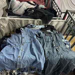 Jeans pour hommes, Robes en jean de qualité pour femmes, Robes en denim pour femmes, Vêtements d'occasion pour femmes, Balles de vêtements usagés - Product Image 1
