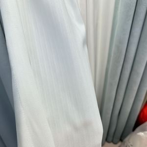 ผ้าม่านบังแสง90% 71% หรูหราในบ้านที่มีการออกแบบตะขอที่ทันสมัยพร้อมเส้นสายที่ส่องแสงและโครงสร้างที่หนาขึ้น - Product Image 1