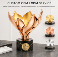 Trophée en métal doré rose avec logo gravé, récompense polie pour événements sportifs, cérémonies d'entreprise et célébrations