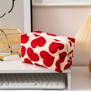 Bolsa de Cosméticos Octogonal de Pana con Patrón de Corazones Rojos, Estilo 2026, Organizador de Gran Capacidad, Bolsa de Viaje Portátil para Maquillaje y Artículos de Aseo - Product Image 3