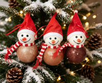 Ornamento Natalizio Pupazzo di Neve in Schiuma Fatto a Mano con Cappelli da Babbo Natale Indossabili e Sciarpe Lavorate a Maglia, 3 Luci LED, Decorazioni Festive Infrangibili