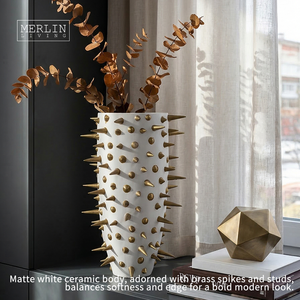 Merlin Living Unique Gold Plated Luxury Floor Flower Bottle Novedad moderna Remache Diseño Decoración para el hogar para jarrón mate Tabletop V - Product Image 4