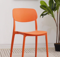 Toptan Modern kalıplı plastik şezlong yemek sandalyesi ucuz dış mekan mobilyası istiflenebilir Rattan bahçe sandalyeleri