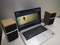 Sistema de Audio Estéreo de Madera de Alta Fidelidad 2.0CH con Doble Caja y Alimentación USB para Computadoras de Escritorio para Gamers