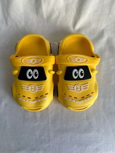 Ciabatte sportive gialle per ragazzi taglia 23-30, tomaia in PVC antiscivolo, suola in gomma, scarpe estive per bambini - Product Image 4