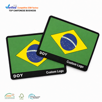 Fournisseur de patchs PVC flexibles à coudre, étiquettes en caoutchouc personnalisées avec logo imprimé numériquement pour vêtements, avec bordure en relief moulée