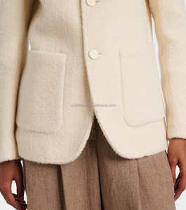 Veste de luxe pour femmes, uniforme élégant, qualité supérieure, col montant, chaude, coupe régulière, blanche, boutonnée devant, en laine Spagna - Product Image 5