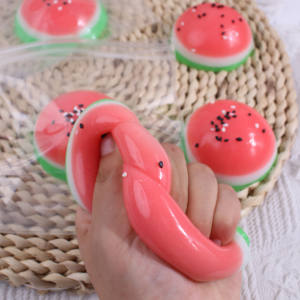 Juguete de simulación de sandía redonda favorito de los niños, de plástico, para apretar, con tacto cremoso, divertido, para aliviar el estrés y amasar. - Product Image 2
