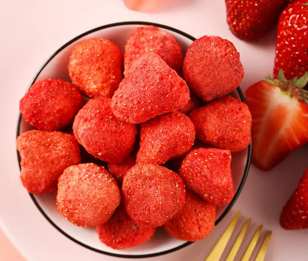 Premium Freeze Dried Fruits Strawberries whole shape FD Strawberry Wholesale cheap price