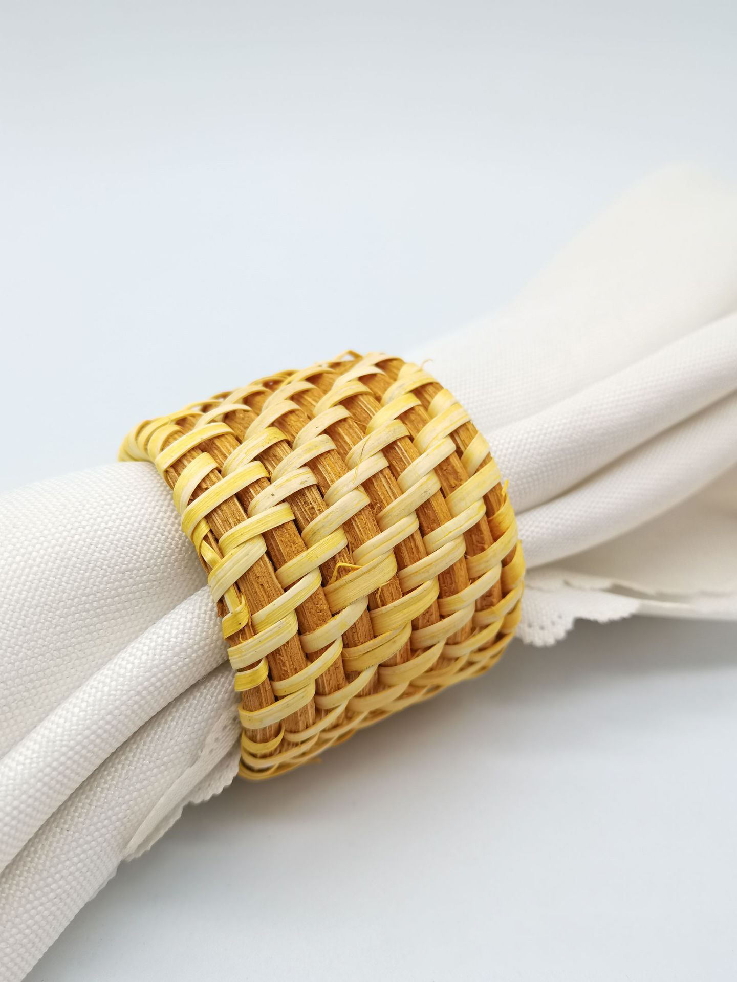 สีเหลือง