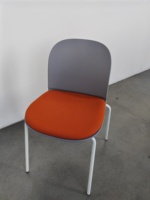 Ensemble de table et chaises de restaurant moderne pour 4 personnes, structure en métal, plateau en bois - Meubles commerciaux durables et écologiques pour usage hôtelier