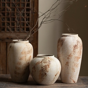 Grand vase en grès marbré de style campagnard pour la décoration de centre de table - Product Image 1