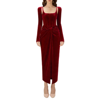 Robe longue noire plissée torsadée unie en laine peignée à col licou OUDINA pour femme, avec découpes et fronces, idéale pour les soirées d'hiver