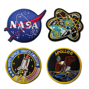 Patch spatial brodé en PVC caoutchouté NASA à thermocoller/coudre pour vêtements, sacs et chapeaux - Product Image 2