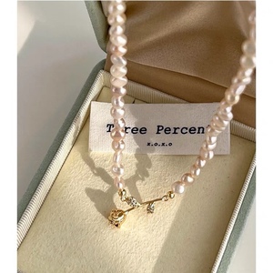 Collier en perles baroques roses françaises pour femmes, design de chaîne de clavicule irrégulière extrêmement fine, style unique et original - Product Image 4