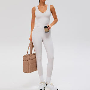 ชุดโยคะผู้หญิงทรงเข้ารูป YIYI 2026 รุ่นใหม่ ชุดออกกำลังกาย 3 ชิ้น กางเกงเลกกิ้ง กางเกงขาสั้นทรง Biker เสื้อกล้ามเว้าลึกแบบมีฟองน้ำเสริม ชุดออกกำลังกายสำหรับเข้ายิม - Product Image 5