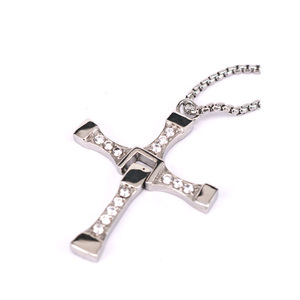 Fast And Furious Dominic Toretto'S Collar con colgante de Cruz Chapado en plata - Product Image 1