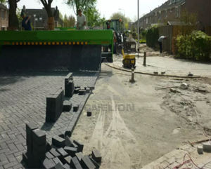 Camino de carretera móvil Pavimentación Máquina pavimentadora de ladrillos automática Ladrillos de construcción o piedras Colocación de albañil - Product Image 5
