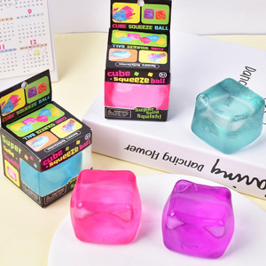 Jouet anti-stress Cube pré-assemblé en boîte de présentation pour l'amélioration de l'anxiété, idéal pour les stocks de magasins de proximité - Product Image 1