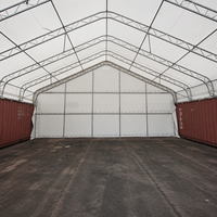 Tente conteneur industrielle 12x12m à double poutre et toit en pente, bâtiment de stockage préfabriqué en tissu, avec mur arrière et porte enroulable, pour garage automobile