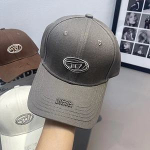 Casquette de baseball pour homme à visière large avec lettre D en relief de la marque tendance, également disponible pour femme - Product Image 6