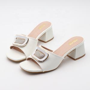 Y nuovo stile open-toe alla moda 42 big size block goffo donna scarpe con tacco da donna con strass sandali con tacco - Product Image 6