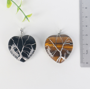 Pendentifs en cristal naturel de guérison en gros, pendentifs en forme de cœur en cristal enveloppés de fil d'acier inoxydable pour la fabrication de bijoux - Product Image 3