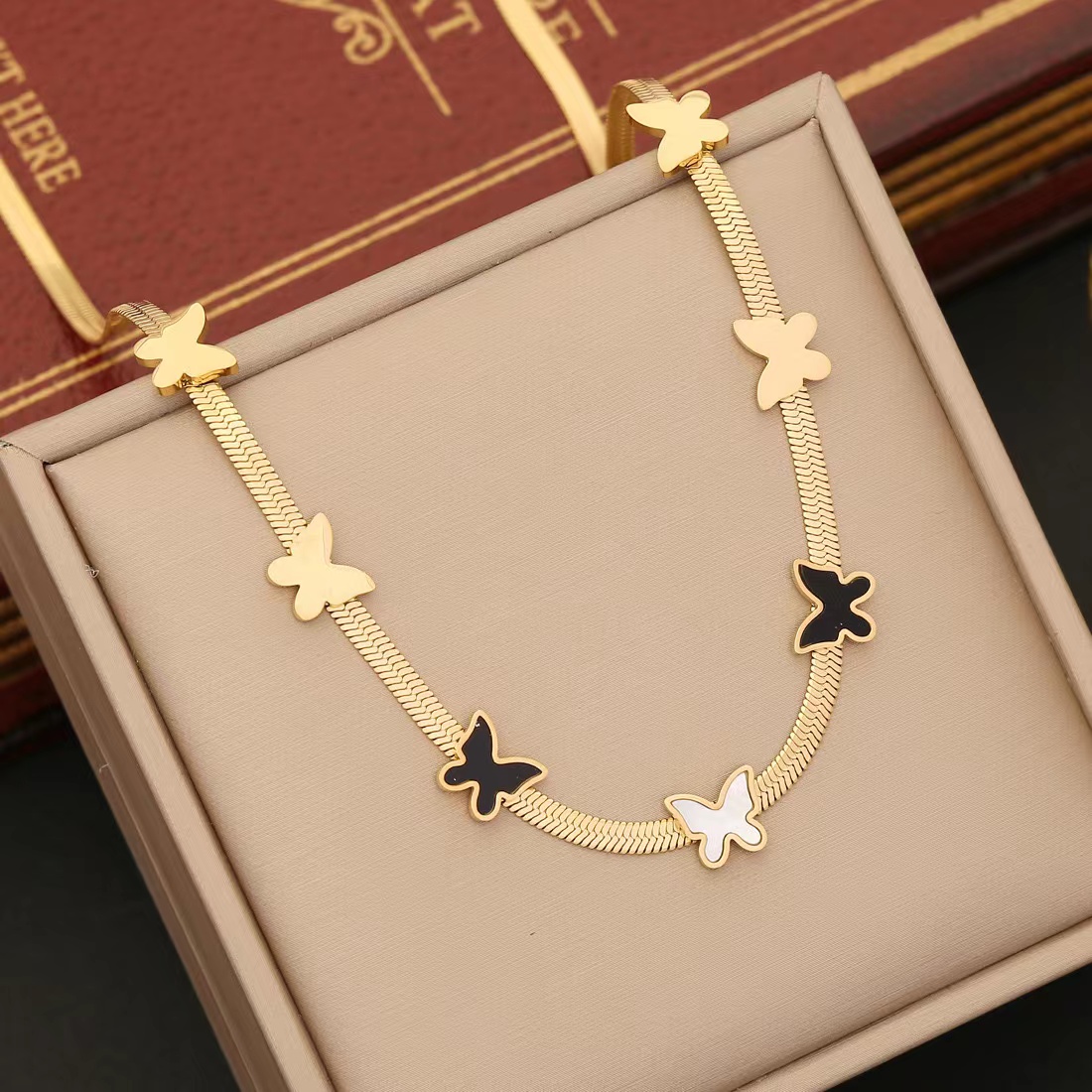 1 collier