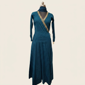 Elegante Vestido Maxi Azul Marino con Bordado Dorado, Cuello en V, Manga Larga, Corte en A, Estilo Casual - Product Image 1