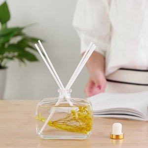 ชุดกกน้ำมันหอมระเหยแนวตั้งไร้เปลวไฟดอกไม้ตากแห้งในน้ำ100มล. ชุดน้ำหอมดับกลิ่นใช้ในบ้านทุกวัน - Product Image 3