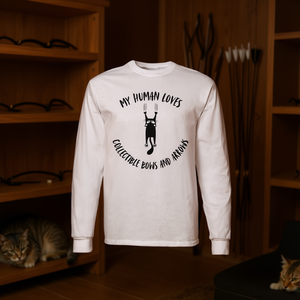 Maglietta a maniche lunghe per genitori di gatti con stampa 'My Human Loves Collectible Bows And Arrows' - Product Image 4