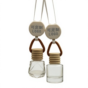 Flacon de parfum pour voiture en verre moderne avec bouchon en bois et cordon de suspension pour une utilisation à la maison et en voiture - Product Image 2